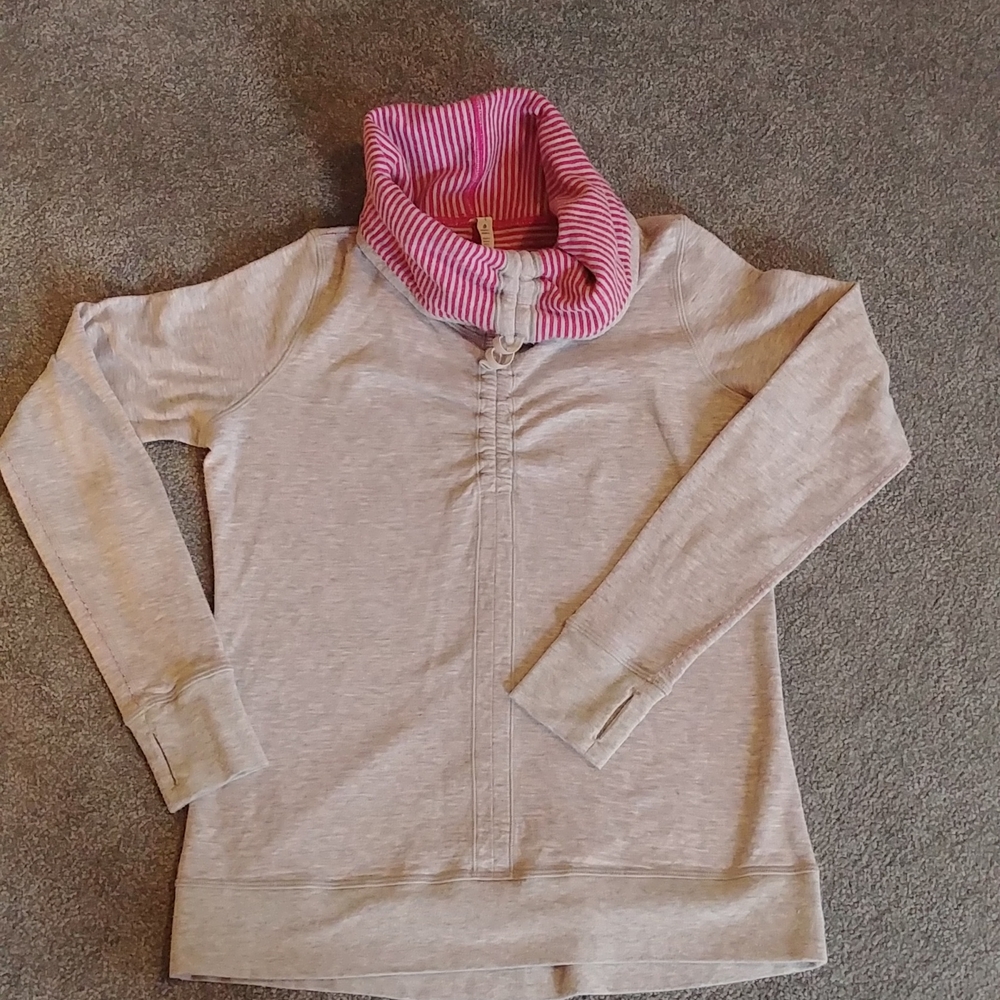 Lululemon athletica sz 4 cowl neck pullover